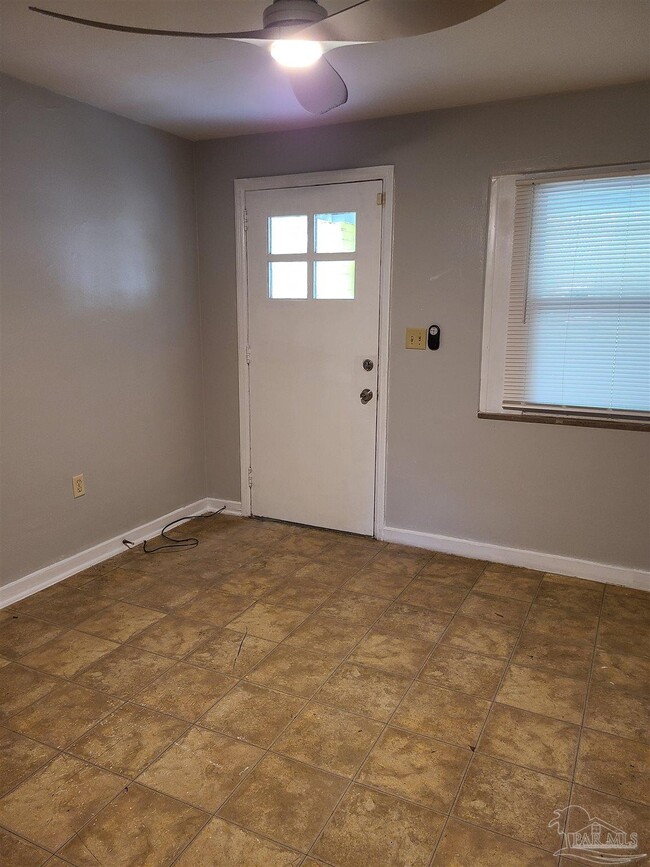 Building Photo - 104 Ellinor Ct
