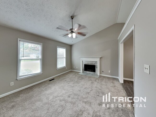 Building Photo - 146 Aztec Way SE