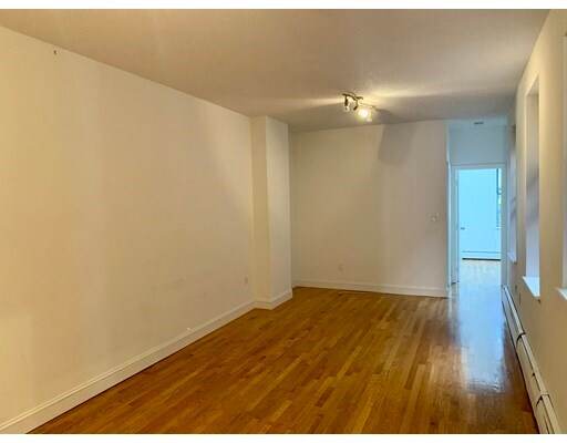 Foto del edificio - 225-227 E Berkeley St