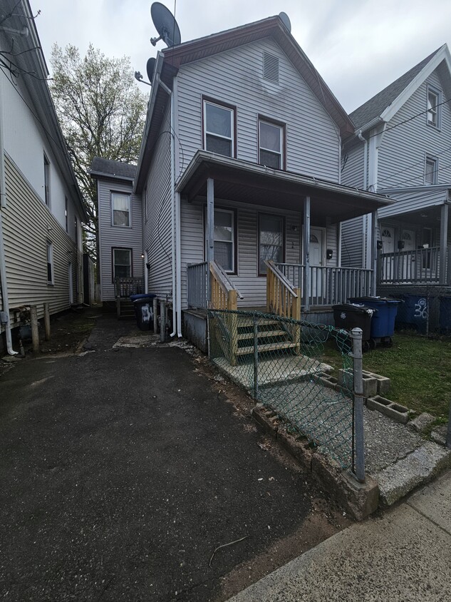 Foto principal - 34 Hallock St