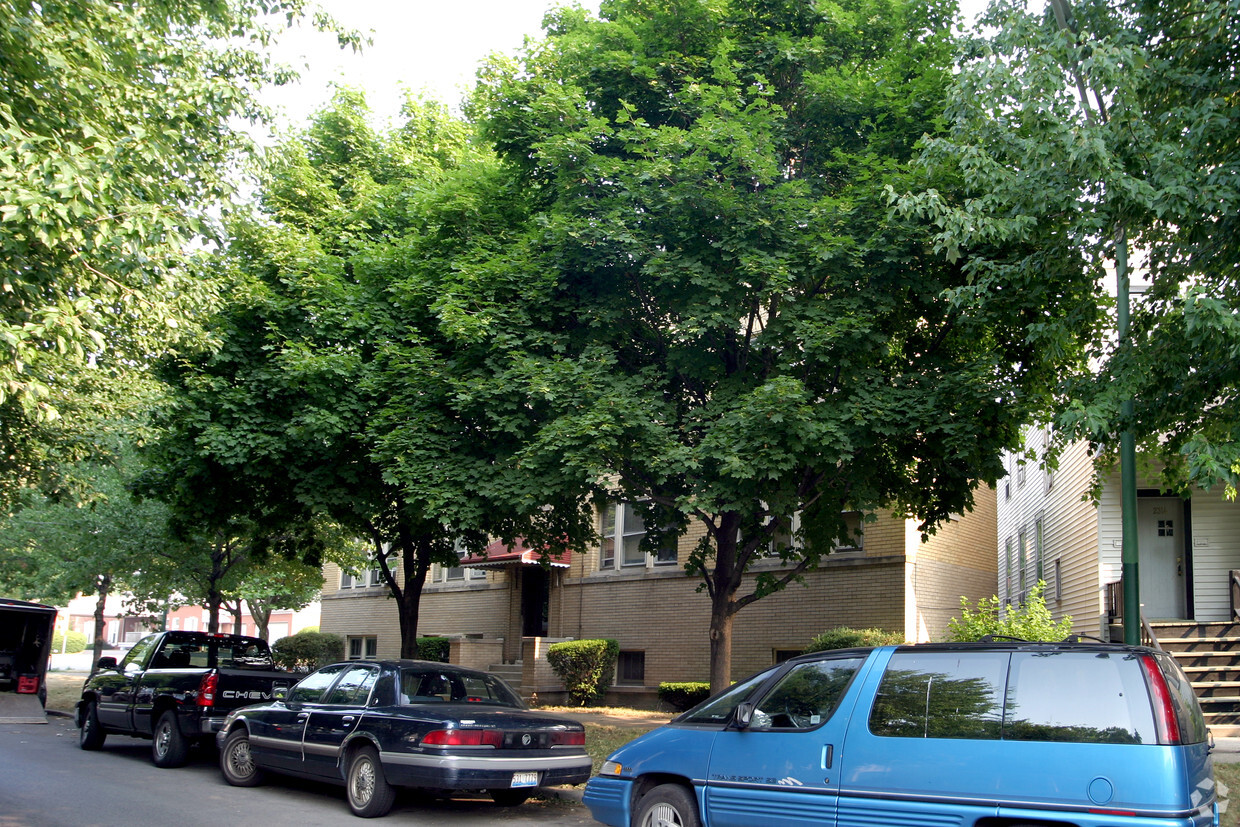Primary Photo - 2318 W Berwyn Ave