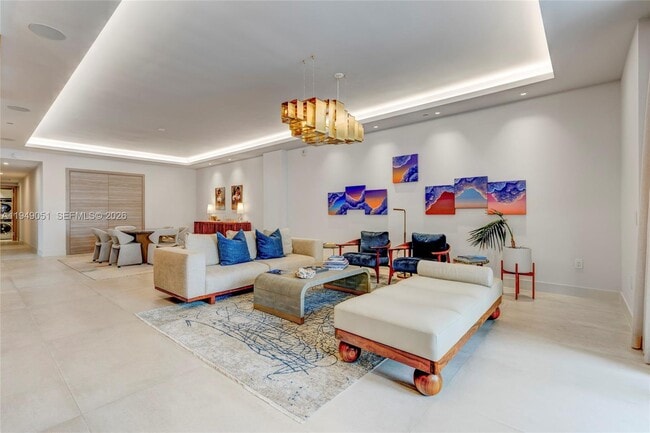 Building Photo - 515 Valencia Ave