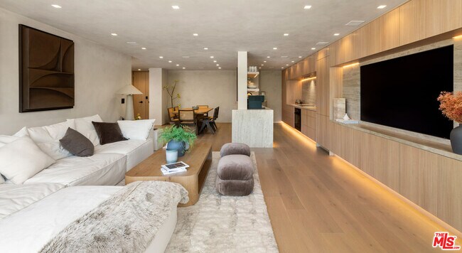 Foto del edificio - 8787 Shoreham Dr