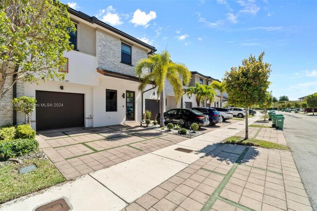 Foto del edificio - 15589 NW 91st Ct