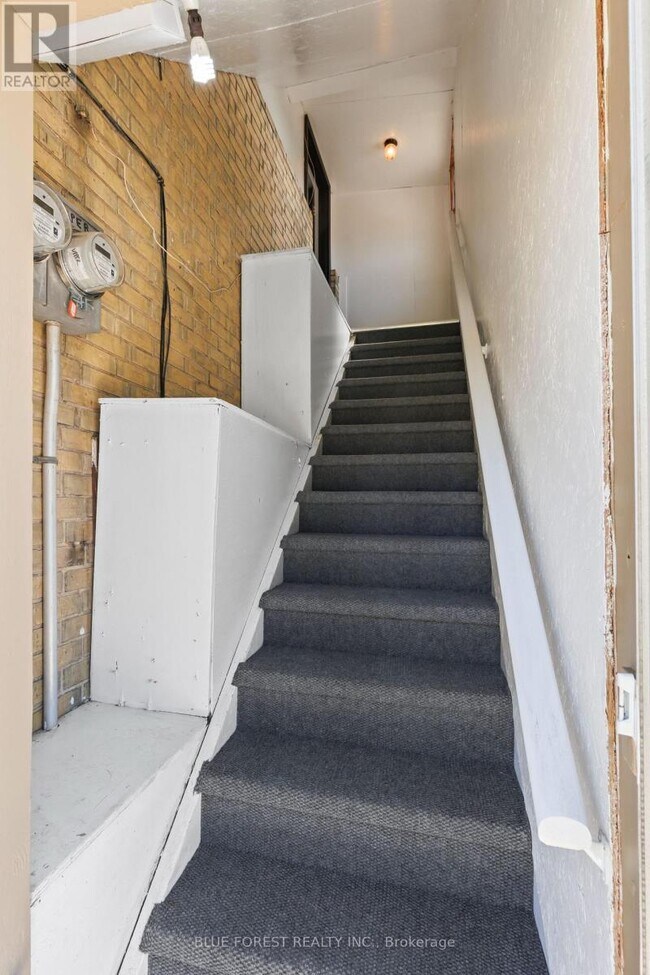 Photo du bâtiment - 7065 Longwoods Rd