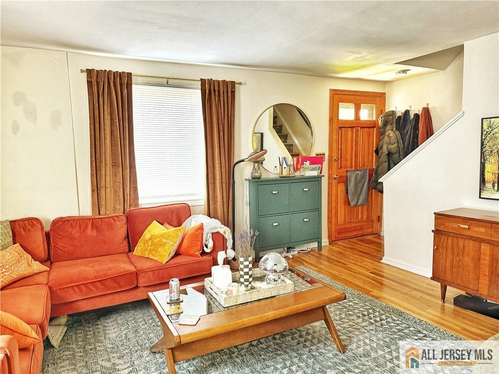 Primary Photo - 182 Newman St