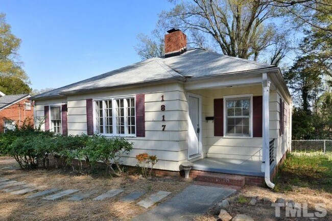 Building Photo - 1817 Hillcrest Dr