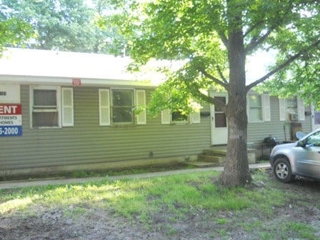 Building Photo - 1205 W Elm Arcade