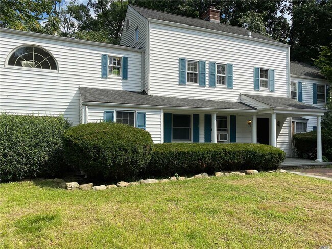 Building Photo - 7 Sweet Hollow Rd