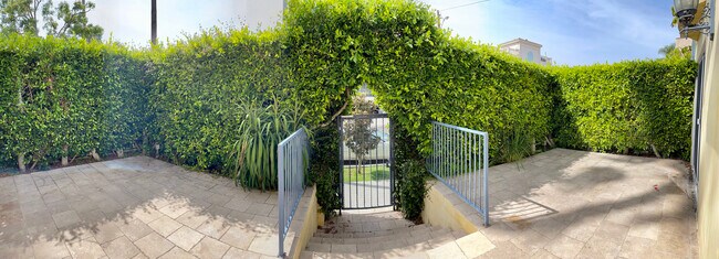 Marge private Terrance - 11730 Mayfield Ave