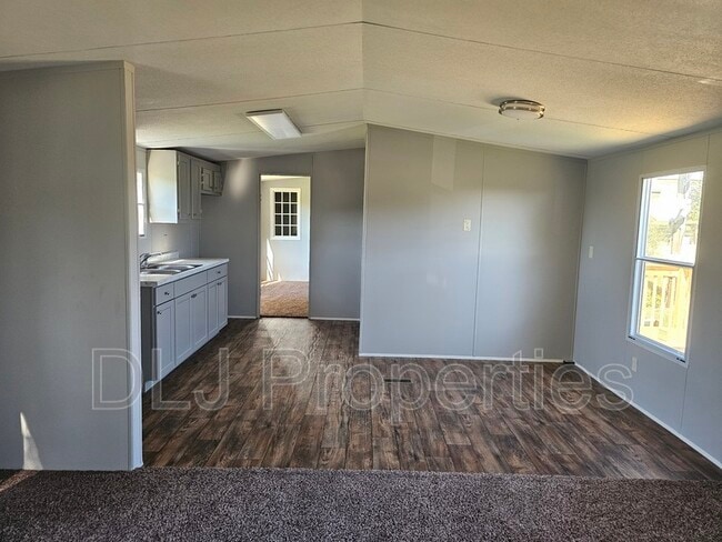 Building Photo - 924 Eslinger Ct