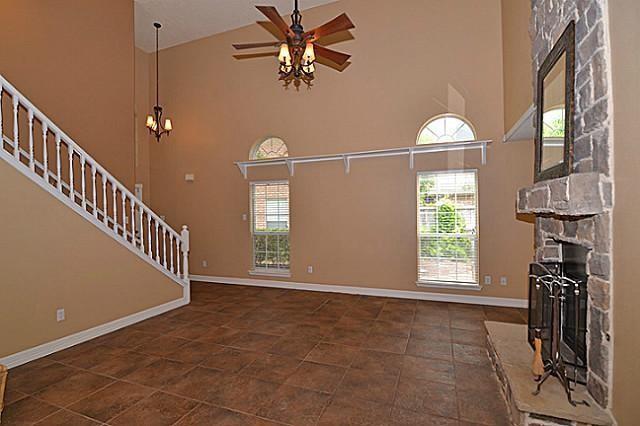 Building Photo - 340 Raintree Dr