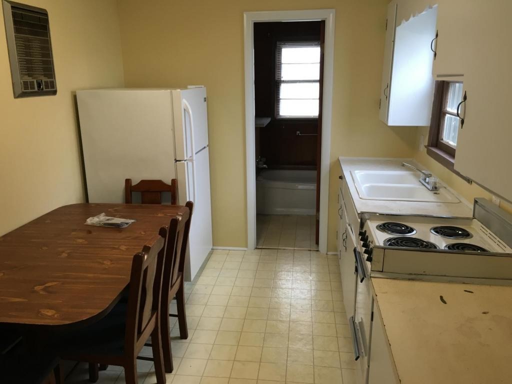 Primary Photo - 312 Aden St Apt 5 (Available 12/26/19)