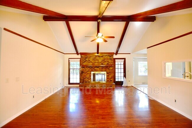 Building Photo - 8152 Greenridge Rd