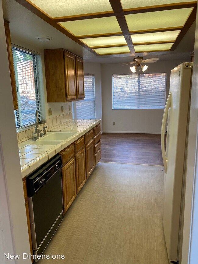 Building Photo - 4 br, 2.5 bath House - 1543 Satelite Drive