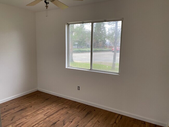 Habitación 1 abajo - 1253 Ravenshoe Way