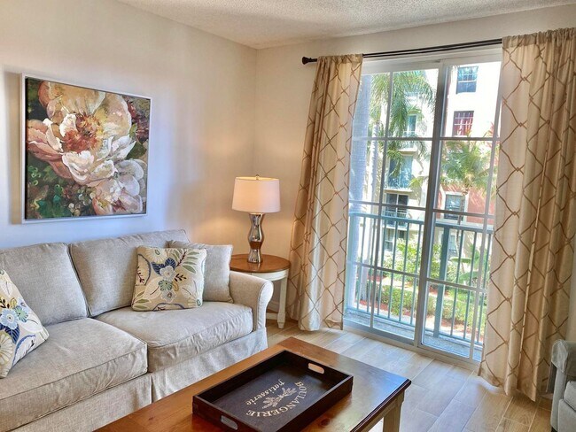 Building Photo - 720 S Sapodilla Ave