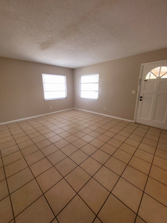 Foto del edificio - 228 Pleasant Grove Rd