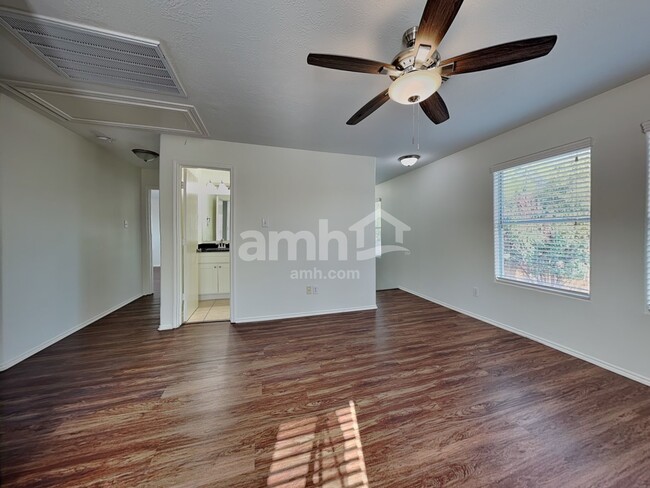 Foto del edificio - 6830 Shallow River Ct