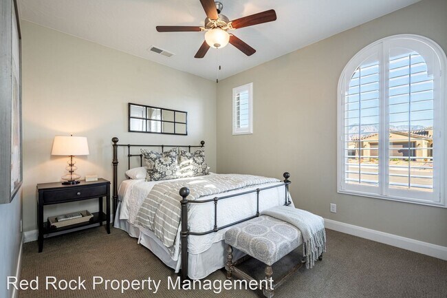 Foto del edificio - 4 br, 2.5 bath House - 247 W. Sunstone way
