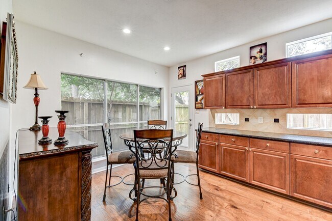 Foto del edificio - 10222 Thornleaf Ln