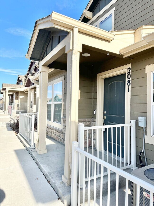 Foto del edificio - Beautiful townhome on Birmingham for rent!