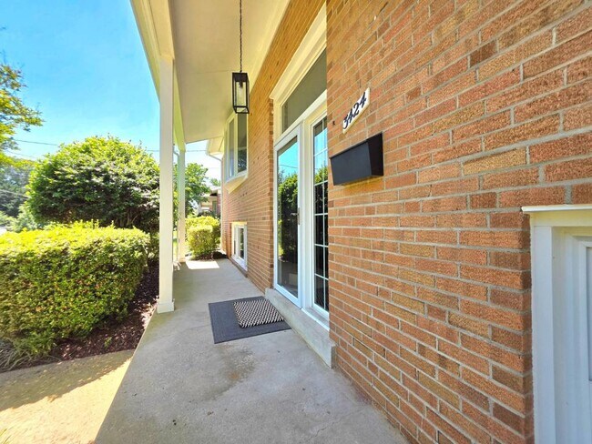 Building Photo - 3424 Ramsgate Terrace