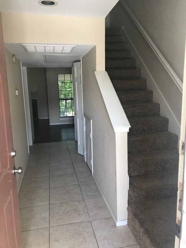 Foto principal - 9601 Forest Ln
