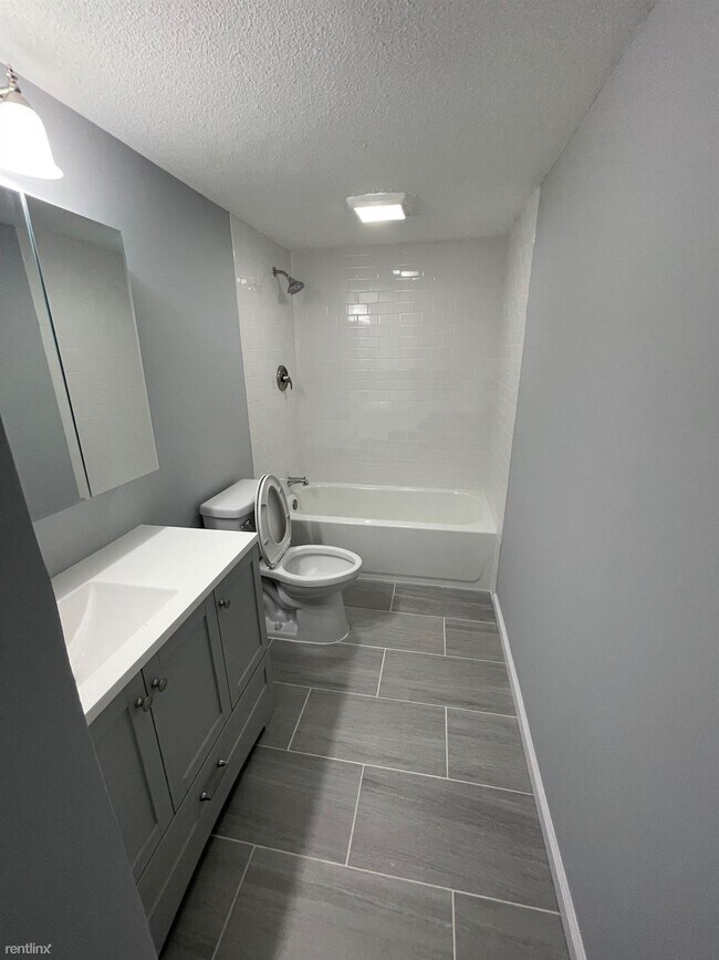 Foto del edificio - 2 br, 1 bath Condo - 674 Cove Rd Unit 4