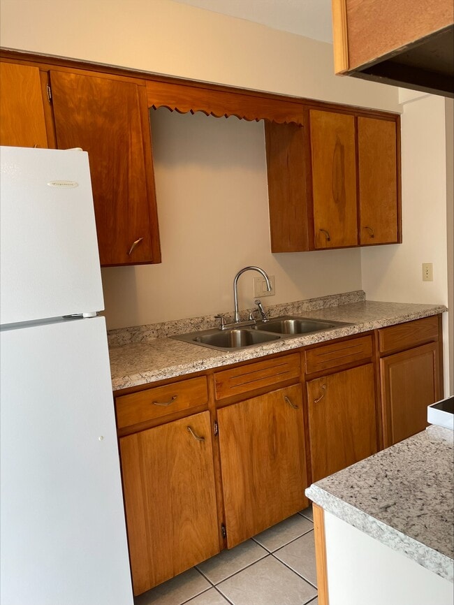 Building Photo - 1746 Cromwell Dr