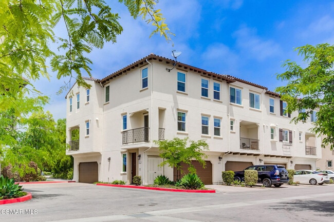 Building Photo - 597 Mustang St