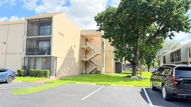 Foto del edificio - 7175 Orange Dr