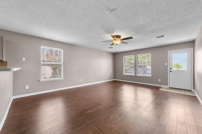 Building Photo - 1311 Wenatchee Dr