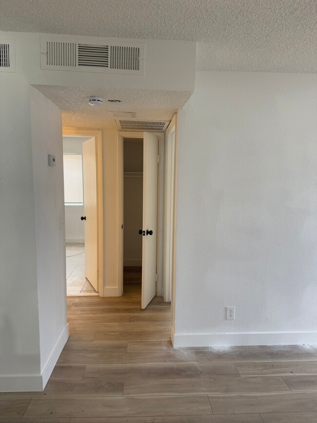 Building Photo - 909 Staffordshire Cir