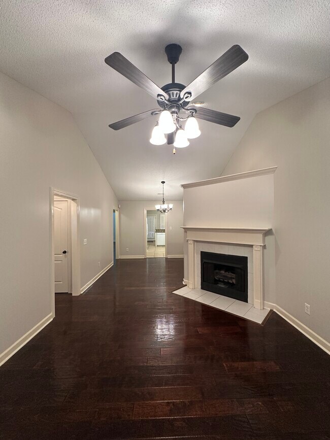 Building Photo - 722 Hobbs Rd SE