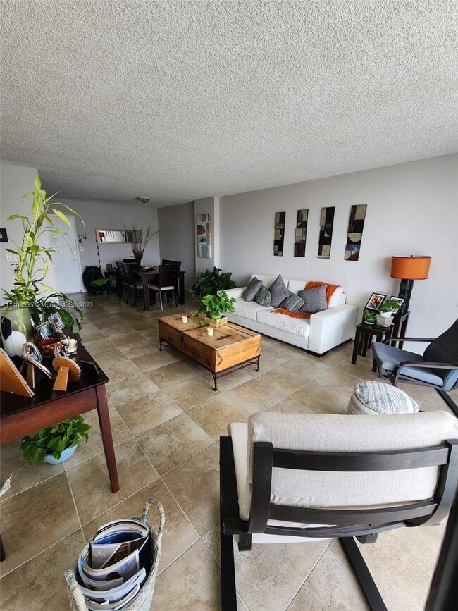 Foto del edificio - 2801 NE 183rd St