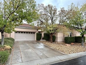 Building Photo - 320 Corsicana St