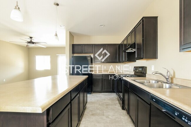 Building Photo - REDUCED!