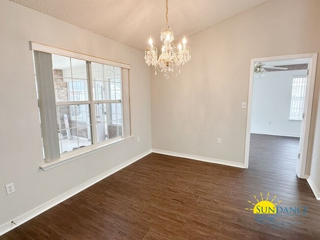 Building Photo - Beautiful 4 Bedroom Home in Navarre!