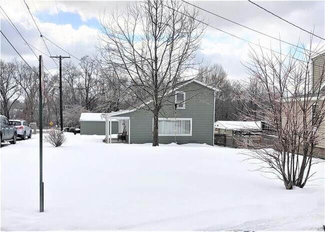 Building Photo - 3002 20th St Ext
