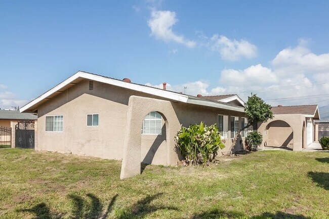 Building Photo - 7836 Cunningham St