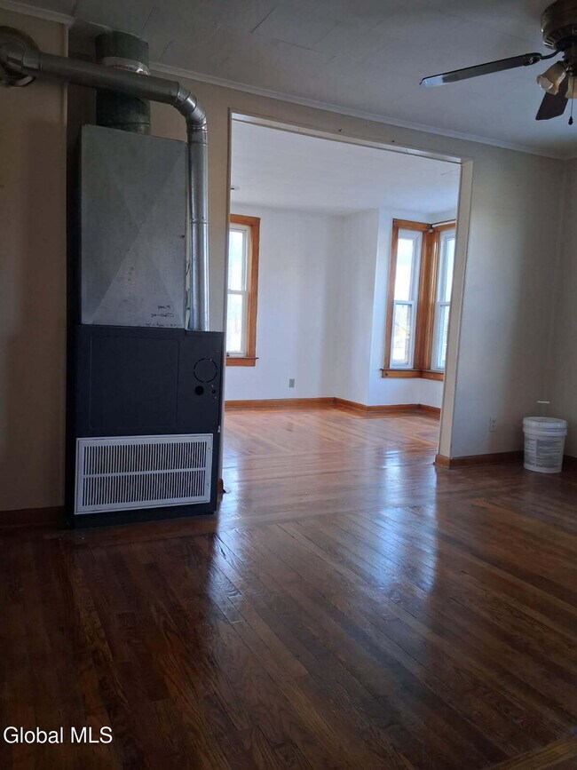 Foto del edificio - 357 Forest Ave