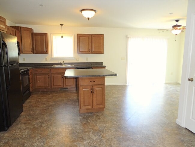 Building Photo - 256 Limestone Dr