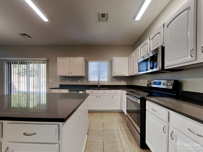 Foto del edificio - 17244 W Maui Ln