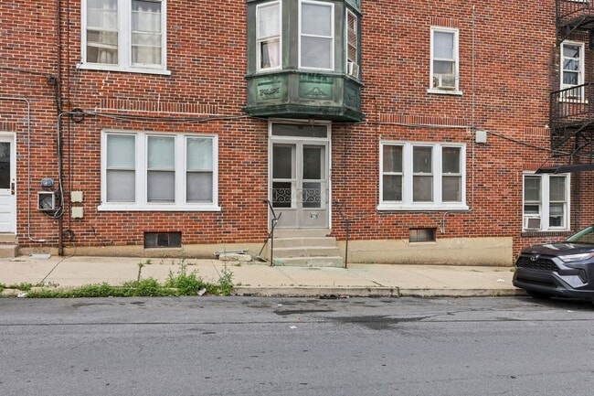 Building Photo - 910 S 7th St