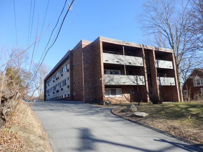 Building Photo - 6 Putnam Ave
