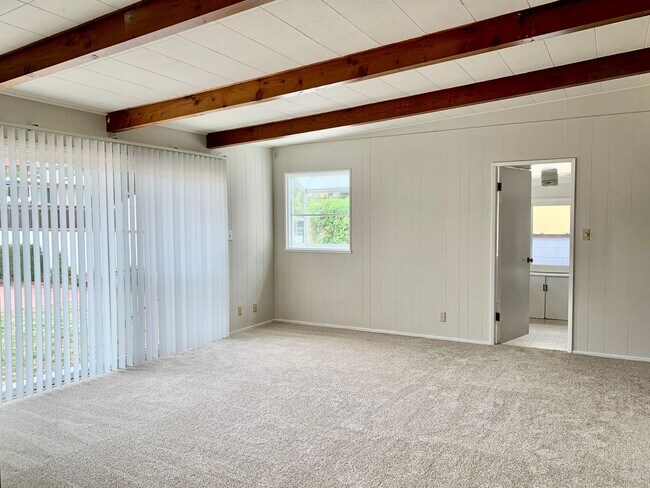 Foto del edificio - COMING SOON! La Mesa - 3 Bedroom/2 bath House PLUS Detached Bonus Room, Garage and W/D