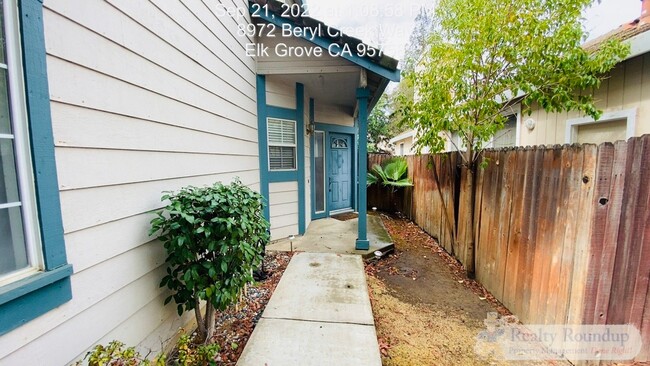 Building Photo - Comfortable Two Story Home