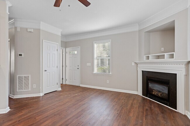 Building Photo - 540 Elm Ave