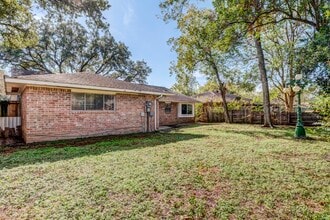 Building Photo - 330 N Forest Blvd